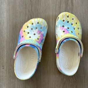 Tie dye crocs size 8 women’s